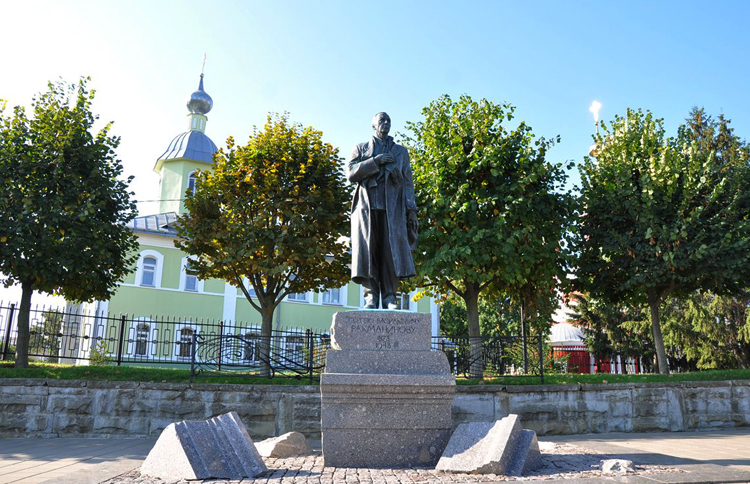 Памятник Рахманинову