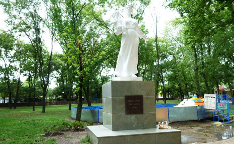 Памятник Матерям России