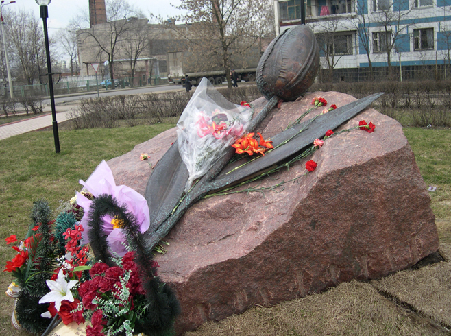 Памятник «Черный тюльпан»
