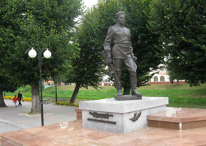 Памятник С.И. Гусеву