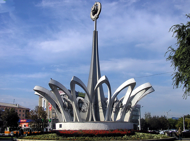 Памятник 50-летию СССР