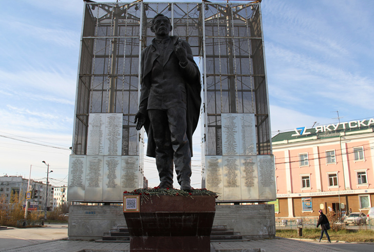 Памятник драматургу П.А. Ойунскому