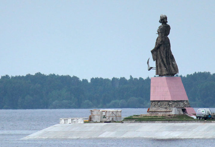 Монумент «Мать-Волга»