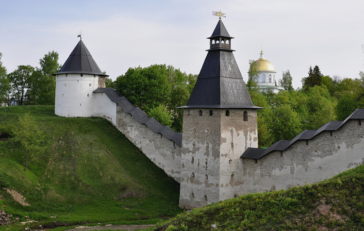 Крепость Псково-Печерского монастыря