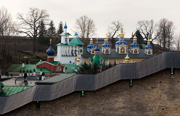 Смотровая площадка Псково-Печерского монастыря