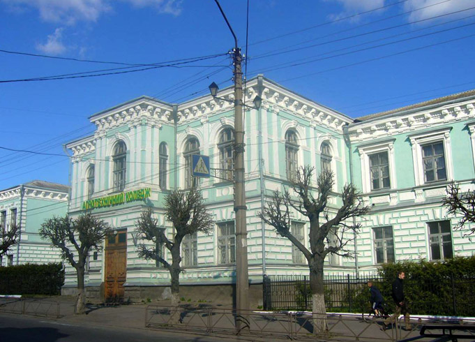 Здание мужской гимназии