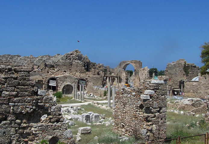 Руины античного города Сиде