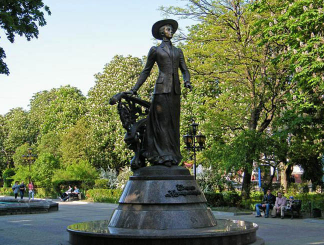 Памятник Крушельницкой