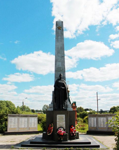 Памятник погибшему солдату