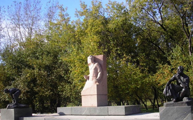 Памятник Ивану-Шадру