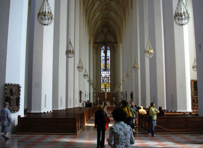 Внутри собора