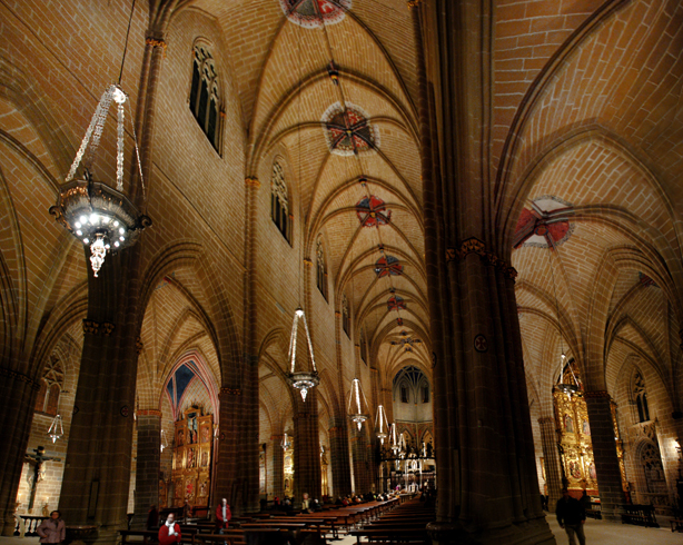 Внутри собора Санта-Мария ла Реал