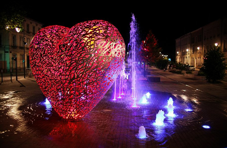 Сердце в фонтане