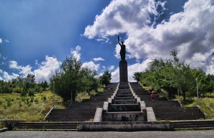 Mother Armenia Monument»