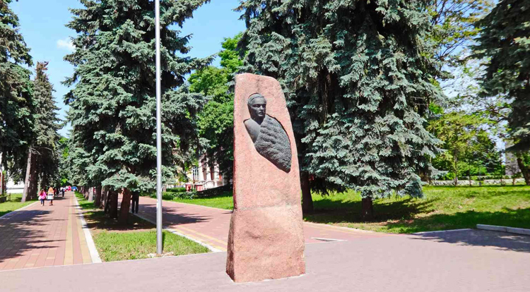 Памятник Михаилу Юрьевичу Лермонтову в Нальчике