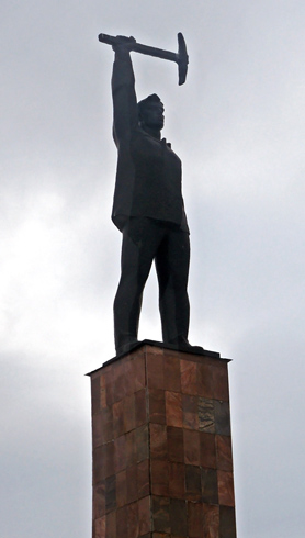 Памятник Первопроходцам Мончетундры