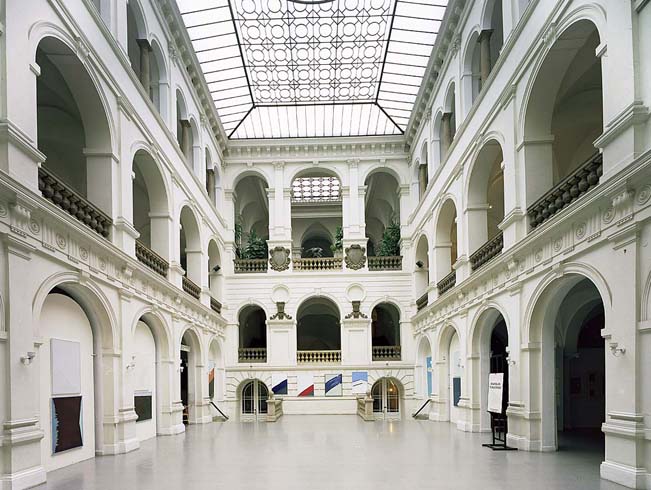 Внутри национального музея