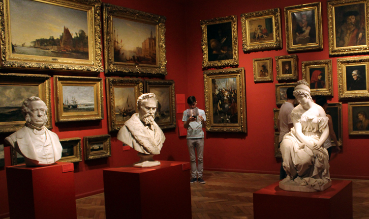 Внутри музея изящных искусств
