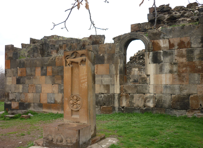 Район Аван и руины древнего христианского монастыря