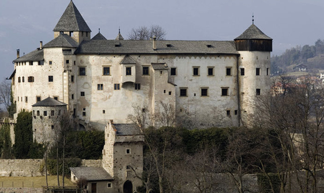 Замок Кастелло-ди-Презуле