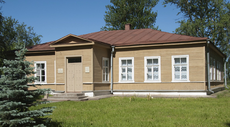 Бывшее здание сельскохозяйственной школы имени Некрасова