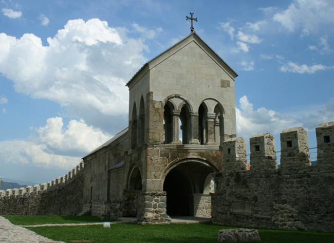 Христианский храм с колокольней