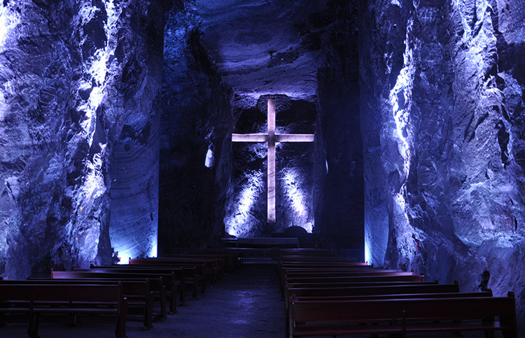 Подземный собор в соляной шахте