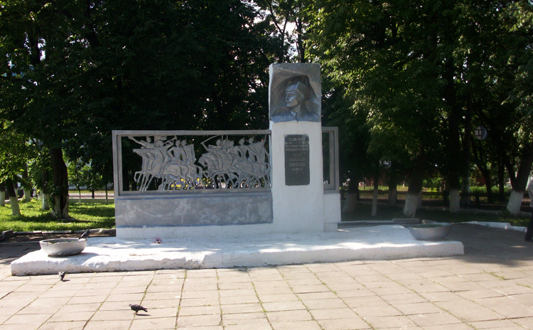 Памятник комбригу С.М.Патоличеву