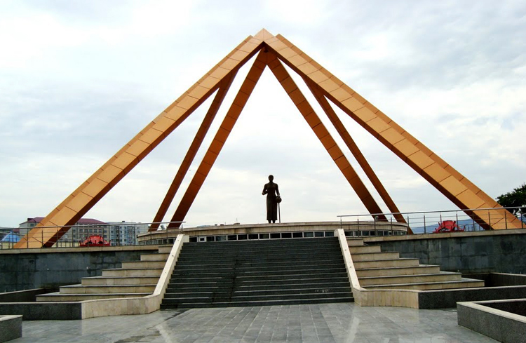 Памятник Русской учительнице