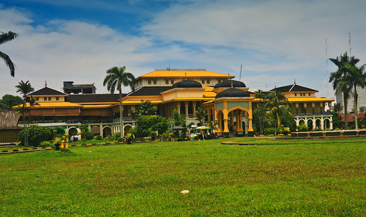 Дворец Istana Maimun