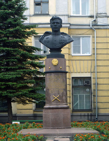 Памятник дважды герою Советского Союза А.П. Шилину