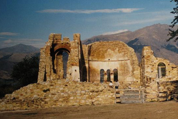 Древний храм святого Ахиллеса