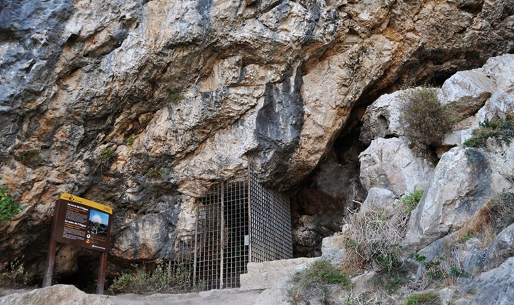 Пещера Cova de l’Aigua