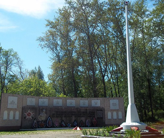 Памятник- обелиск, посвящённый погибшим во время Второй Мировой