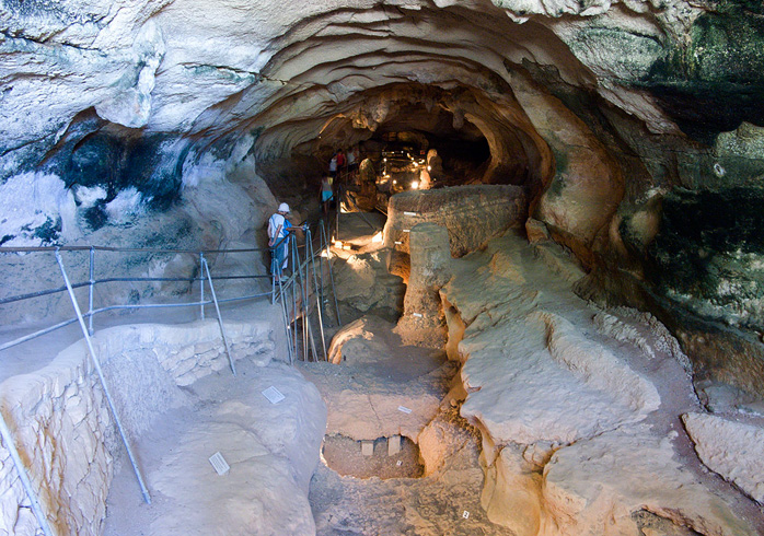 Пещера Гхар Далам