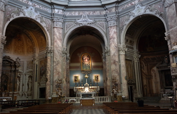 Внутри церкви Святой Екатерины Сиенской