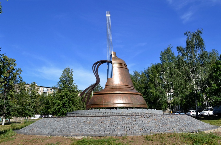 Памятник В.С. Высоцкому в Набережных Челнах