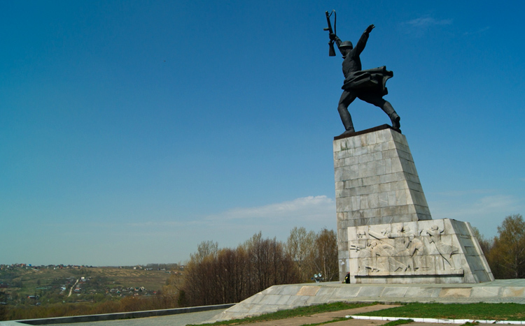 Памятник советскому воину на Перемиловской высоте
